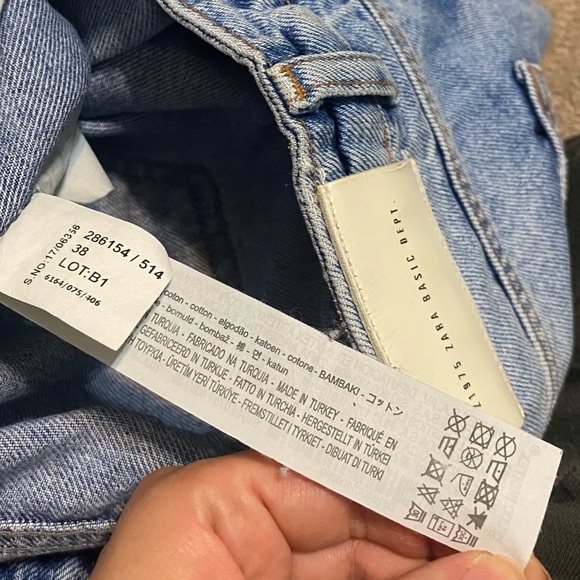 {Zara} Basic Z1975 Denim | Distressed Jeans - Size 6 - Picture 15 of 16